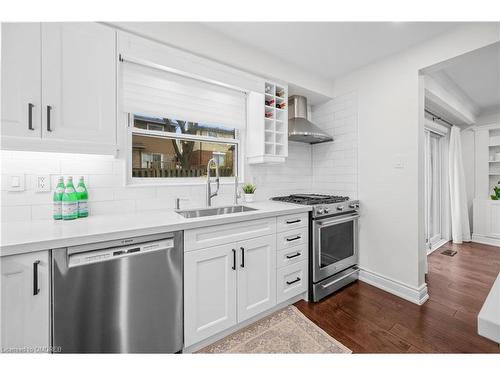 2401 Coventry Way, Burlington, ON - Indoor Photo Showing Kitchen With Upgraded Kitchen