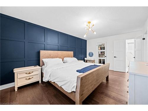 2401 Coventry Way, Burlington, ON - Indoor Photo Showing Bedroom