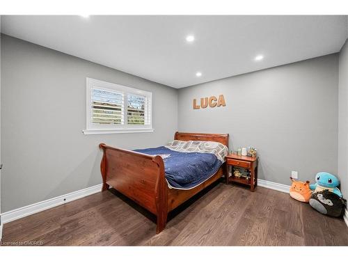 2401 Coventry Way, Burlington, ON - Indoor Photo Showing Bedroom