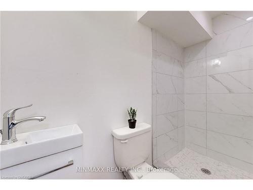 1052 Haxton Hts Heights, Milton, ON - Indoor Photo Showing Bathroom