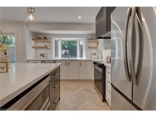 2435 Cyprus Avenue, Burlington, ON - Indoor Photo Showing Kitchen With Upgraded Kitchen