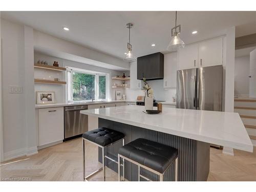 2435 Cyprus Avenue, Burlington, ON - Indoor Photo Showing Kitchen With Upgraded Kitchen