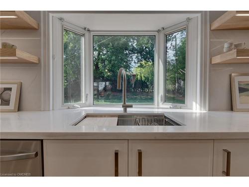 2435 Cyprus Avenue, Burlington, ON - Indoor Photo Showing Kitchen