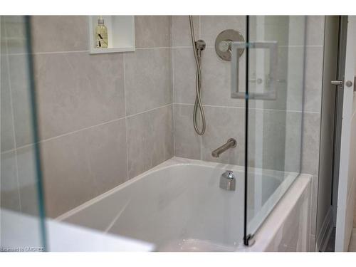 2435 Cyprus Avenue, Burlington, ON - Indoor Photo Showing Bathroom