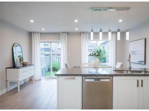 36 Dills Crescent, Milton, ON - Indoor Photo Showing Kitchen With Upgraded Kitchen