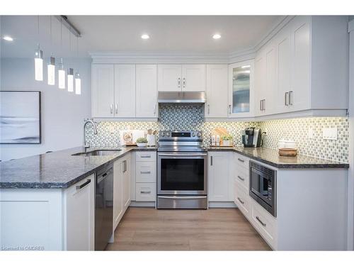 36 Dills Crescent, Milton, ON - Indoor Photo Showing Kitchen With Stainless Steel Kitchen With Upgraded Kitchen