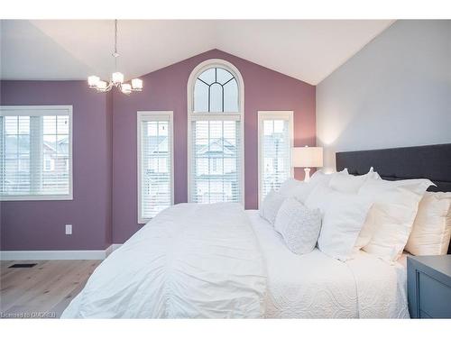 36 Dills Crescent, Milton, ON - Indoor Photo Showing Bedroom