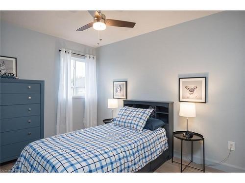 36 Dills Crescent, Milton, ON - Indoor Photo Showing Bedroom