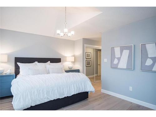 36 Dills Crescent, Milton, ON - Indoor Photo Showing Bedroom