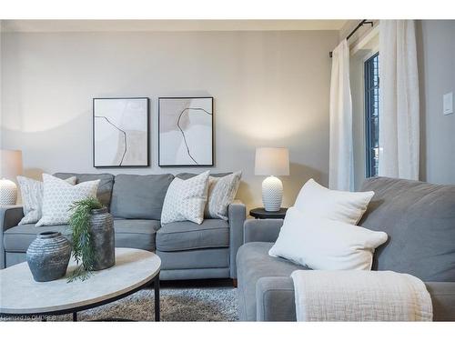 36 Dills Crescent, Milton, ON - Indoor Photo Showing Living Room