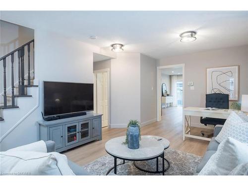 36 Dills Crescent, Milton, ON - Indoor Photo Showing Living Room