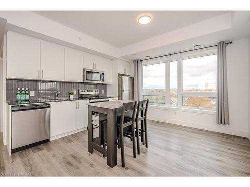 601-26 Lowes Road W, Guelph, ON - Indoor Photo Showing Kitchen