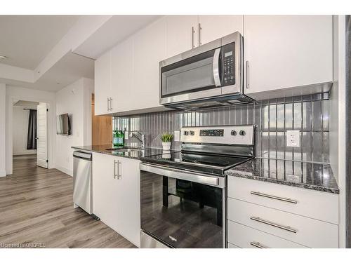 601-26 Lowes Road W, Guelph, ON - Indoor Photo Showing Kitchen