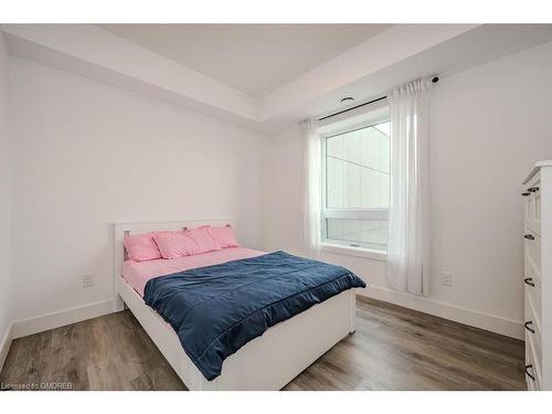 601-26 Lowes Road W, Guelph, ON - Indoor Photo Showing Bedroom