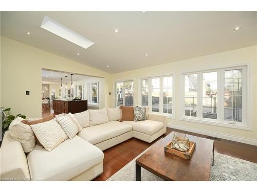 1459 Durham Street, Oakville, ON - Indoor Photo Showing Living Room