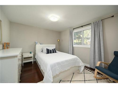 1459 Durham Street, Oakville, ON - Indoor Photo Showing Bedroom