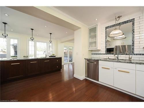 1459 Durham Street, Oakville, ON - Indoor Photo Showing Kitchen With Double Sink With Upgraded Kitchen