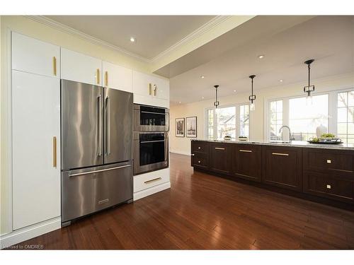 1459 Durham Street, Oakville, ON - Indoor Photo Showing Kitchen With Upgraded Kitchen