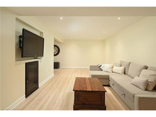 1459 Durham Street, Oakville, ON - Indoor Photo Showing Living Room