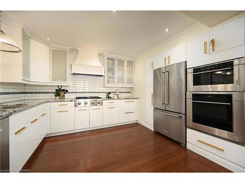 1459 Durham Street, Oakville, ON - Indoor Photo Showing Kitchen With Upgraded Kitchen