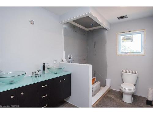 815 Cedarbrae Avenue, Milton, ON - Indoor Photo Showing Bathroom