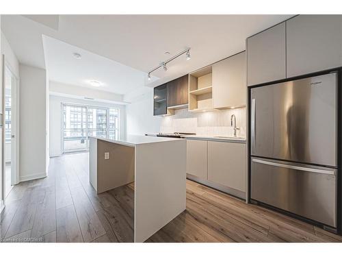 623-395 Dundas Street W, Oakville, ON - Indoor Photo Showing Kitchen