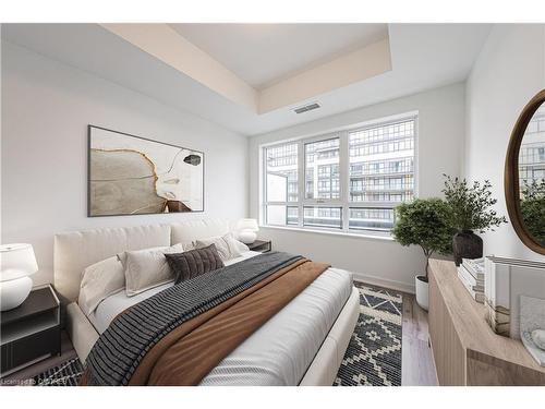 623-395 Dundas Street W, Oakville, ON - Indoor Photo Showing Bedroom