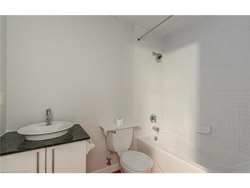 201-369 Sorauren Avenue, Toronto, ON - Indoor Photo Showing Bathroom