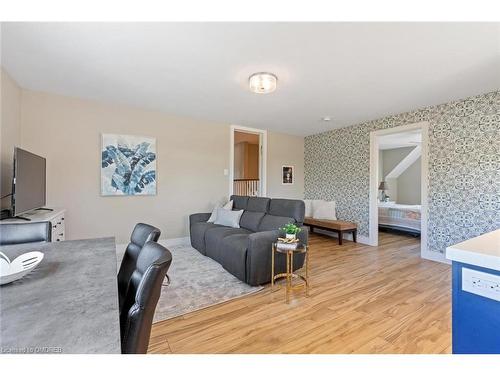 363 Walton Street, Oakville, ON - Indoor Photo Showing Living Room