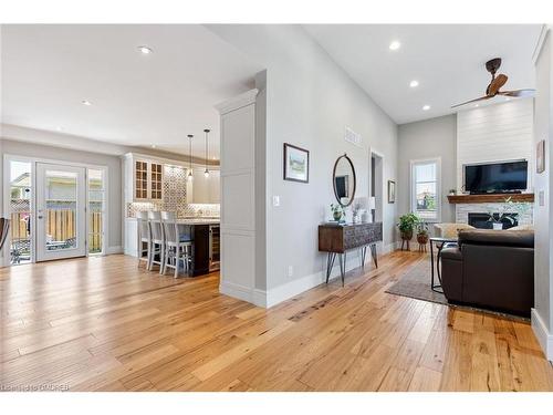 363 Walton Street, Oakville, ON - Indoor Photo Showing Living Room