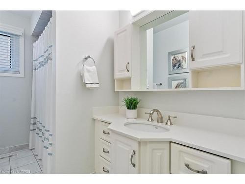 1180 Falgarwood Drive, Oakville, ON - Indoor Photo Showing Bathroom