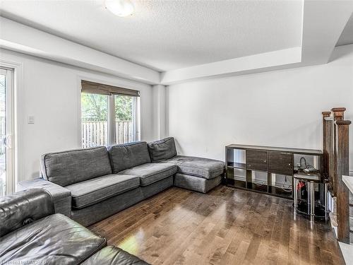 10 Vaughan Street, Guelph, ON - Indoor Photo Showing Living Room