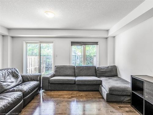 10 Vaughan Street, Guelph, ON - Indoor Photo Showing Living Room