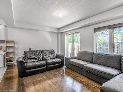 10 Vaughan Street, Guelph, ON - Indoor Photo Showing Living Room