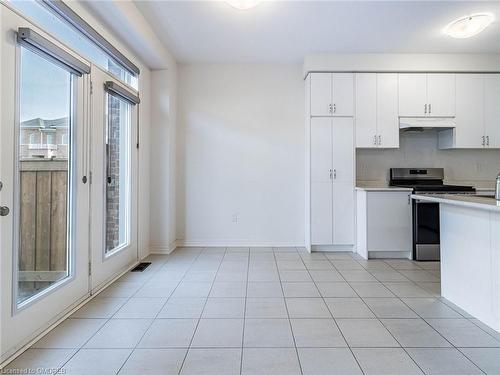 97 Great Falls Boulevard, Hamilton, ON - Indoor Photo Showing Kitchen