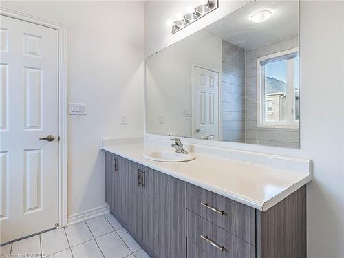 97 Great Falls Boulevard, Hamilton, ON - Indoor Photo Showing Bathroom