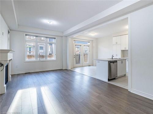 97 Great Falls Boulevard, Hamilton, ON - Indoor Photo Showing Kitchen