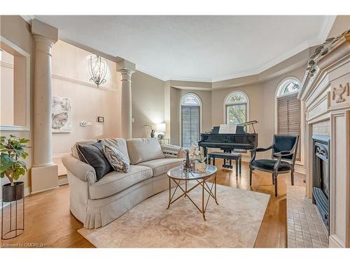 5179 Elmridge Drive, Mississauga, ON - Indoor Photo Showing Living Room