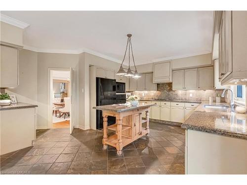 5179 Elmridge Drive, Mississauga, ON - Indoor Photo Showing Kitchen With Upgraded Kitchen