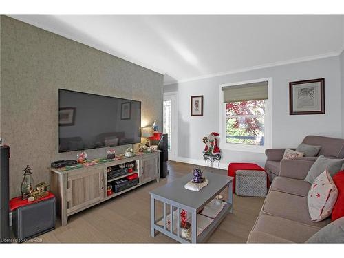 11044 1St Line, Milton, ON - Indoor Photo Showing Living Room