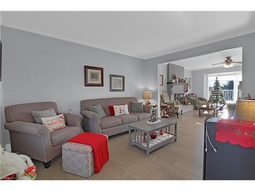 11044 1St Line, Milton, ON - Indoor Photo Showing Living Room