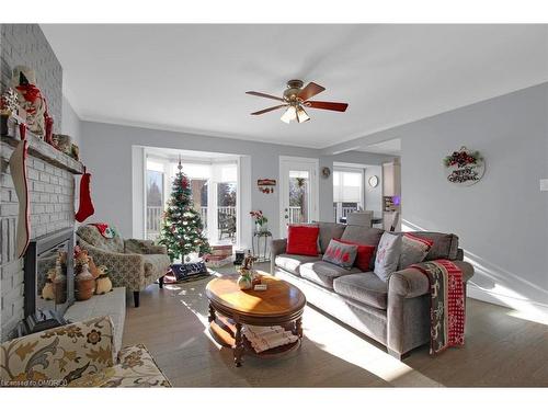 11044 1St Line, Milton, ON - Indoor Photo Showing Living Room