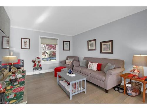 11044 1St Line, Milton, ON - Indoor Photo Showing Living Room