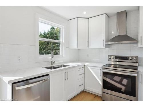 242 Vilma Drive, Oakville, ON - Indoor Photo Showing Kitchen With Double Sink With Upgraded Kitchen