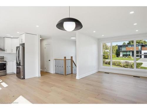 242 Vilma Drive, Oakville, ON - Indoor Photo Showing Kitchen