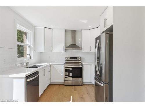 242 Vilma Drive, Oakville, ON - Indoor Photo Showing Kitchen With Upgraded Kitchen