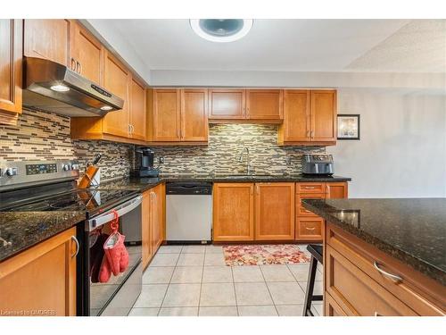 2159 White Dove Circle, Oakville, ON - Indoor Photo Showing Kitchen