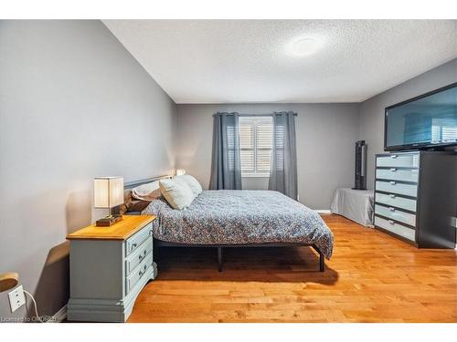 2159 White Dove Circle, Oakville, ON - Indoor Photo Showing Bedroom