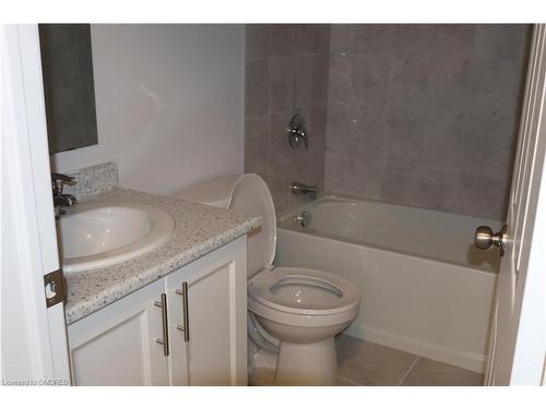 94-677 Park Road N, Brantford, ON - Indoor Photo Showing Bathroom