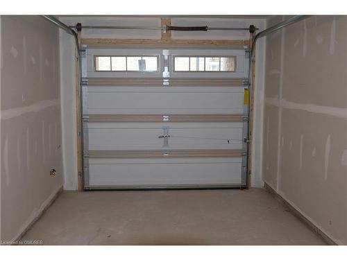 94-677 Park Road N, Brantford, ON - Indoor Photo Showing Garage